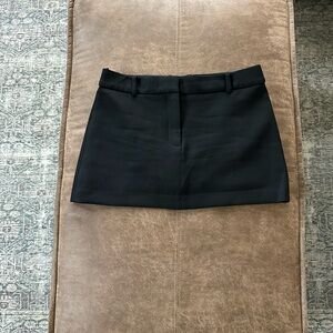 Aritzia Babaton Chisel Micro Skort